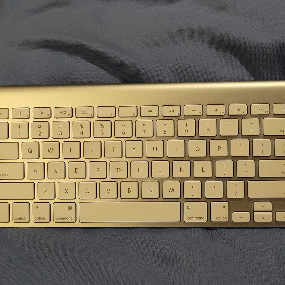 Like-New APPLE Wireless Keyboard